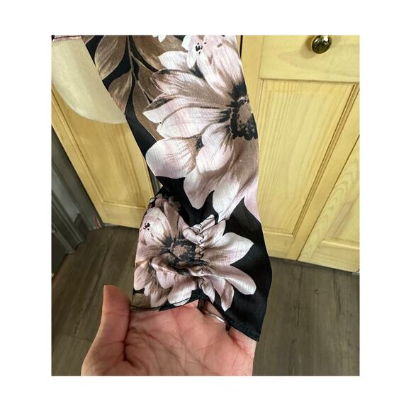 WAYF Black Floral Puff Shoulder Crossover Surplice Peplum Blouse Top Sz XS - Picture 4 of 7